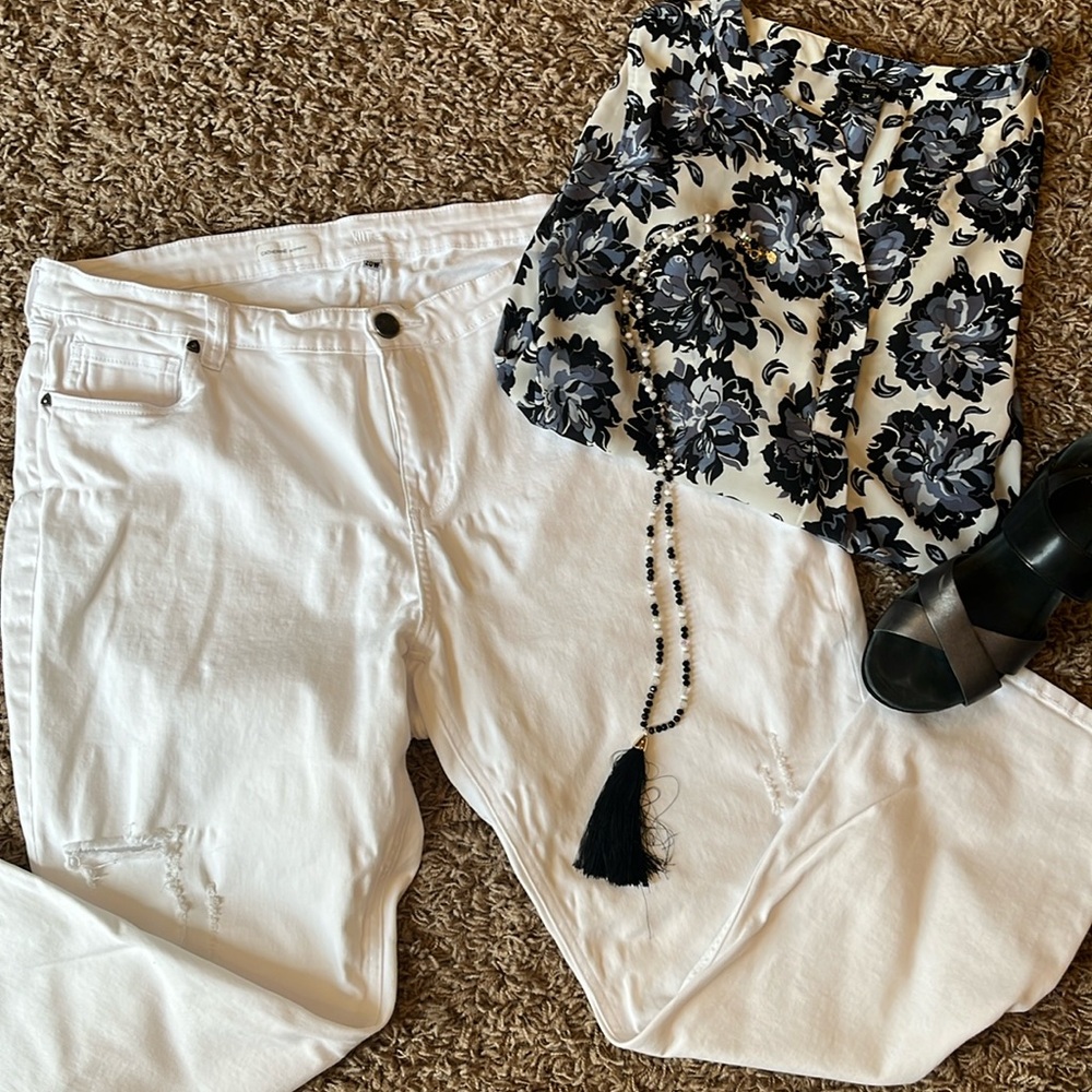 Kut from the Kloth white boyfriend style jeans